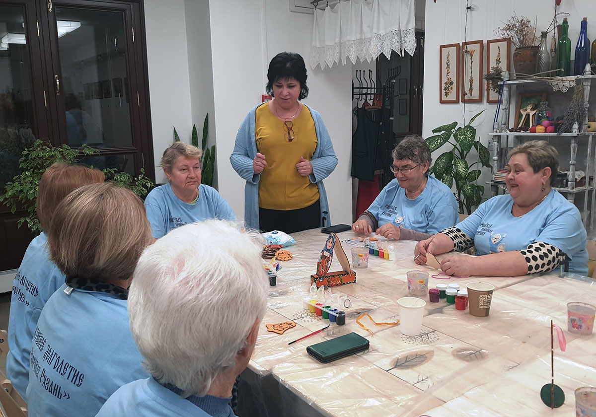 13 ноября участники регионального проекта «Активное долголетие – «Здоровая Рязань» побывали в Школе ремёсел касимовского музея-заповедника.