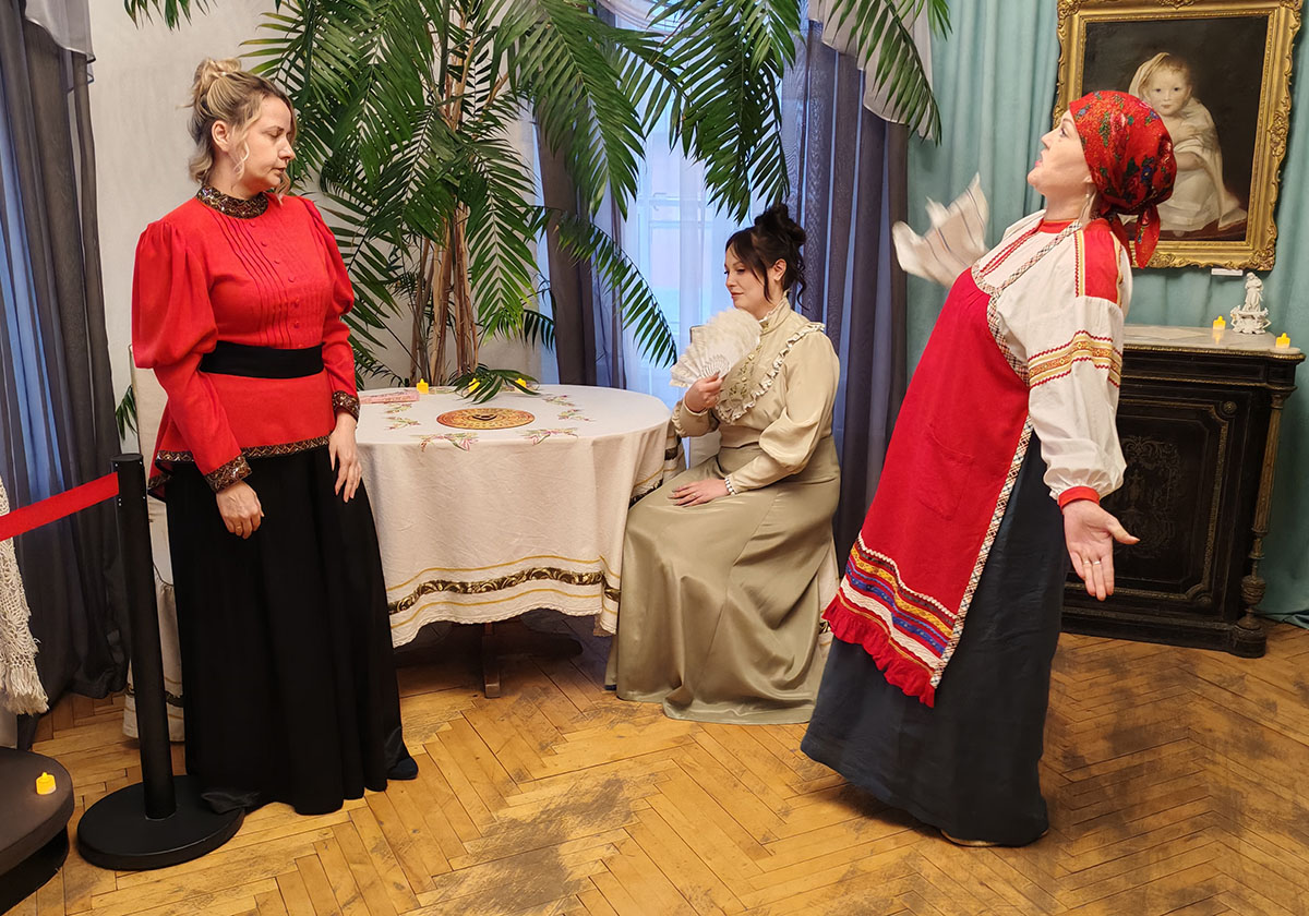 21 ноября в Касимовском историко-культурном музее-заповеднике была открыта выставка «Светский раут».