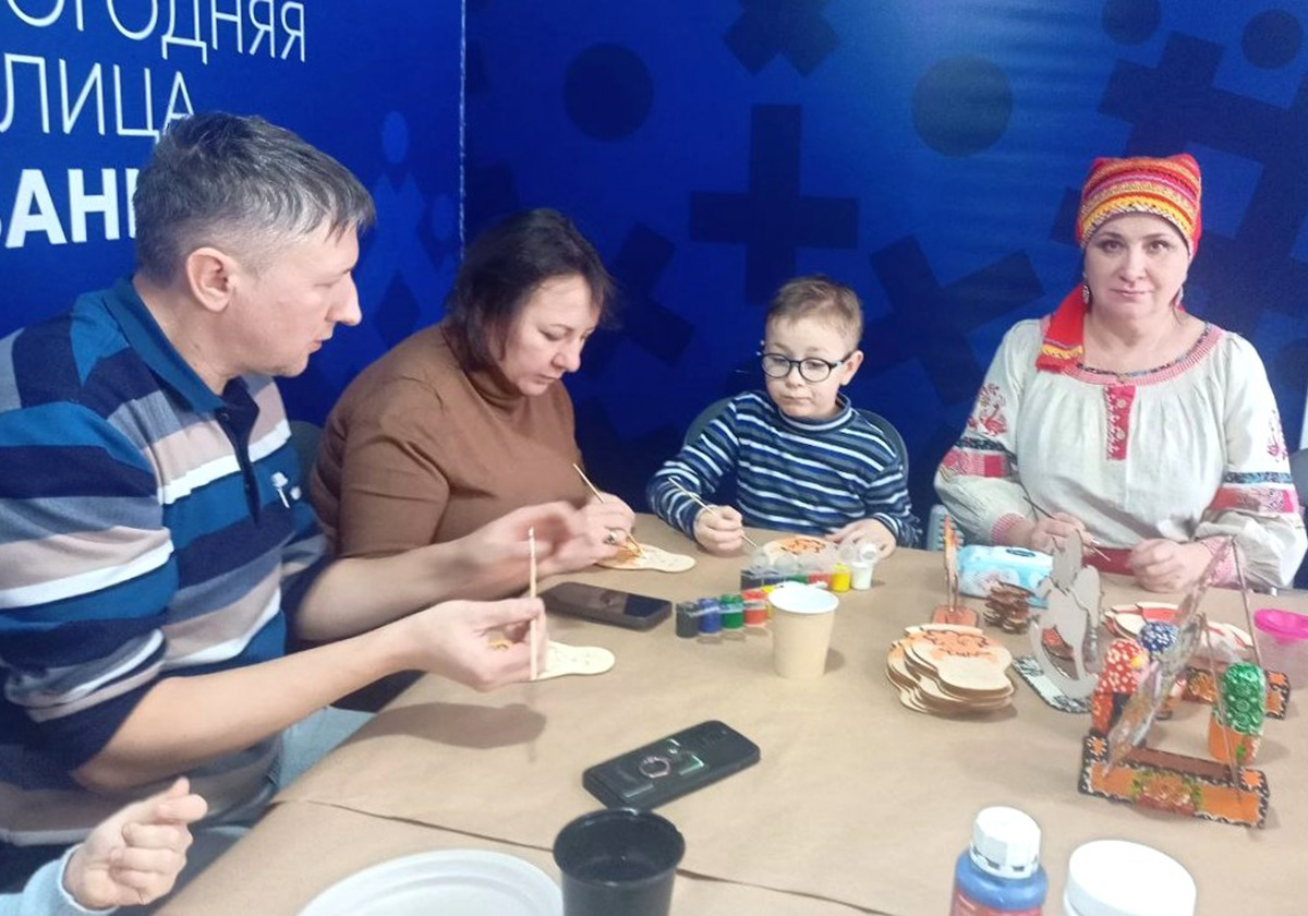 Методист Касимовского историко-культурного музея-заповедника Марина Бережкова сегодня участвует в фестивале творчества «Палитра Нового года»