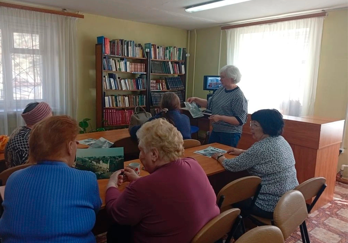 На базе библиотеки №3 в микрорайоне Затон прошла лекция «Осталось только на фотографиях»