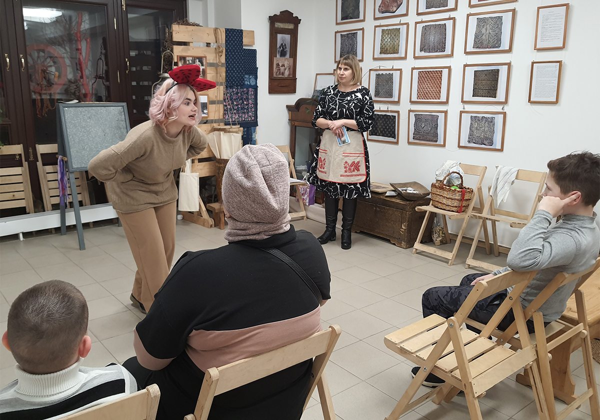 Шутки, игры, танцы, звонкий детский смех – вот так задорно и весело проходит интерактивная программа «Масленица-проказница» в Касимовском историко-культурном музее-заповеднике.